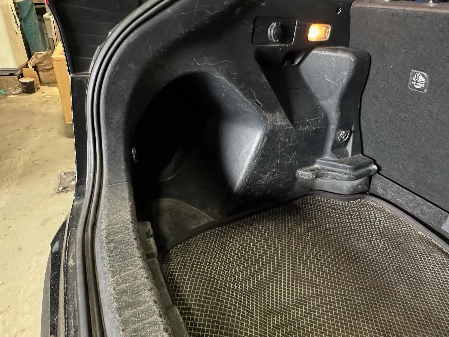 内装が傷ついてしまったパネルの交換です！！