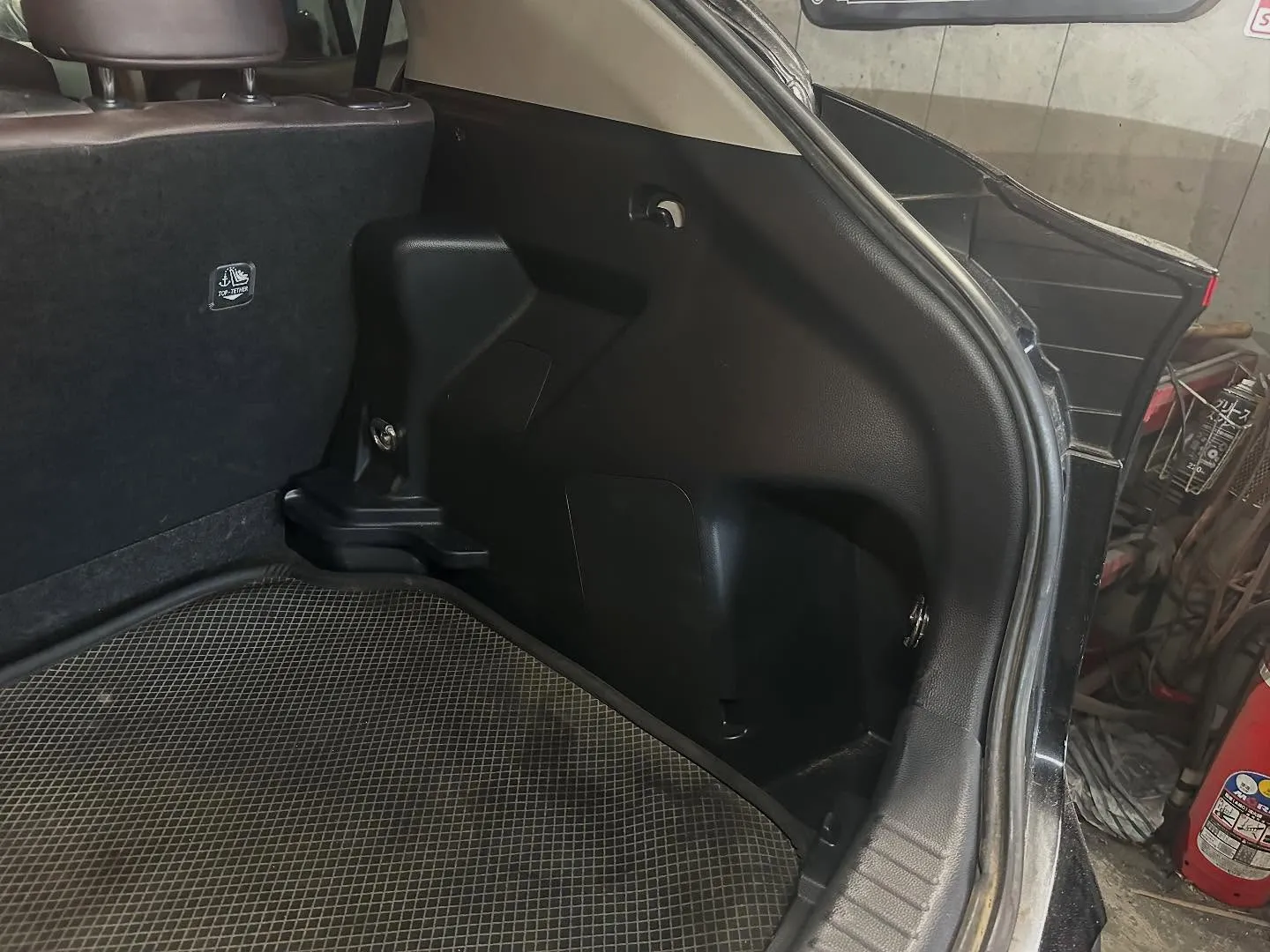 内装が傷ついてしまったパネルの交換です！！