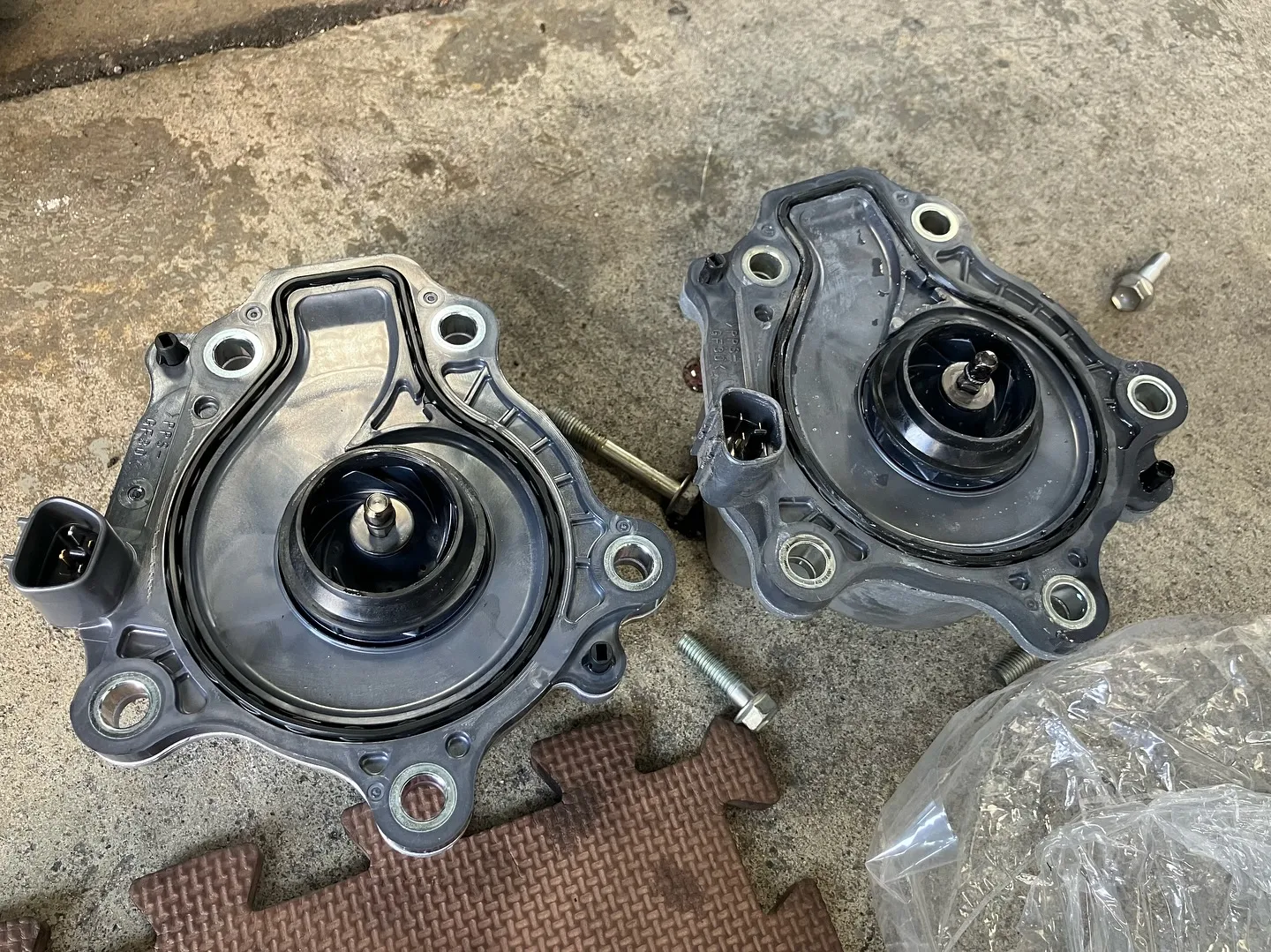 プリウスの電動ウォーターポンプ交換を行いました！