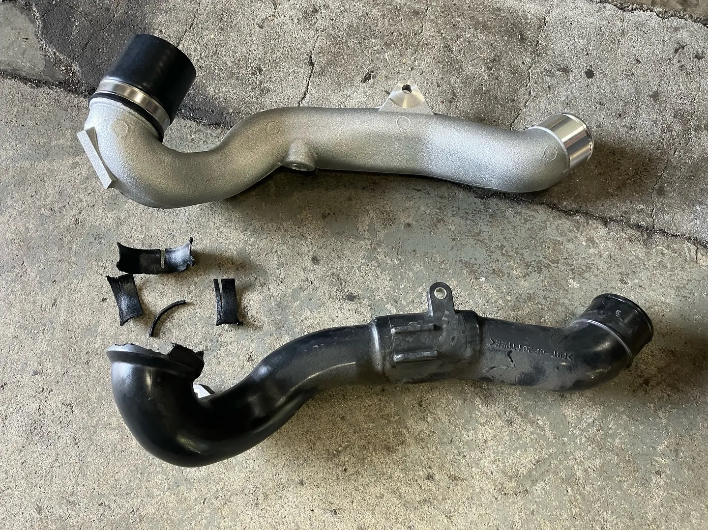 ハイエースあるあるのタービンアウトレットエルボ交換です！