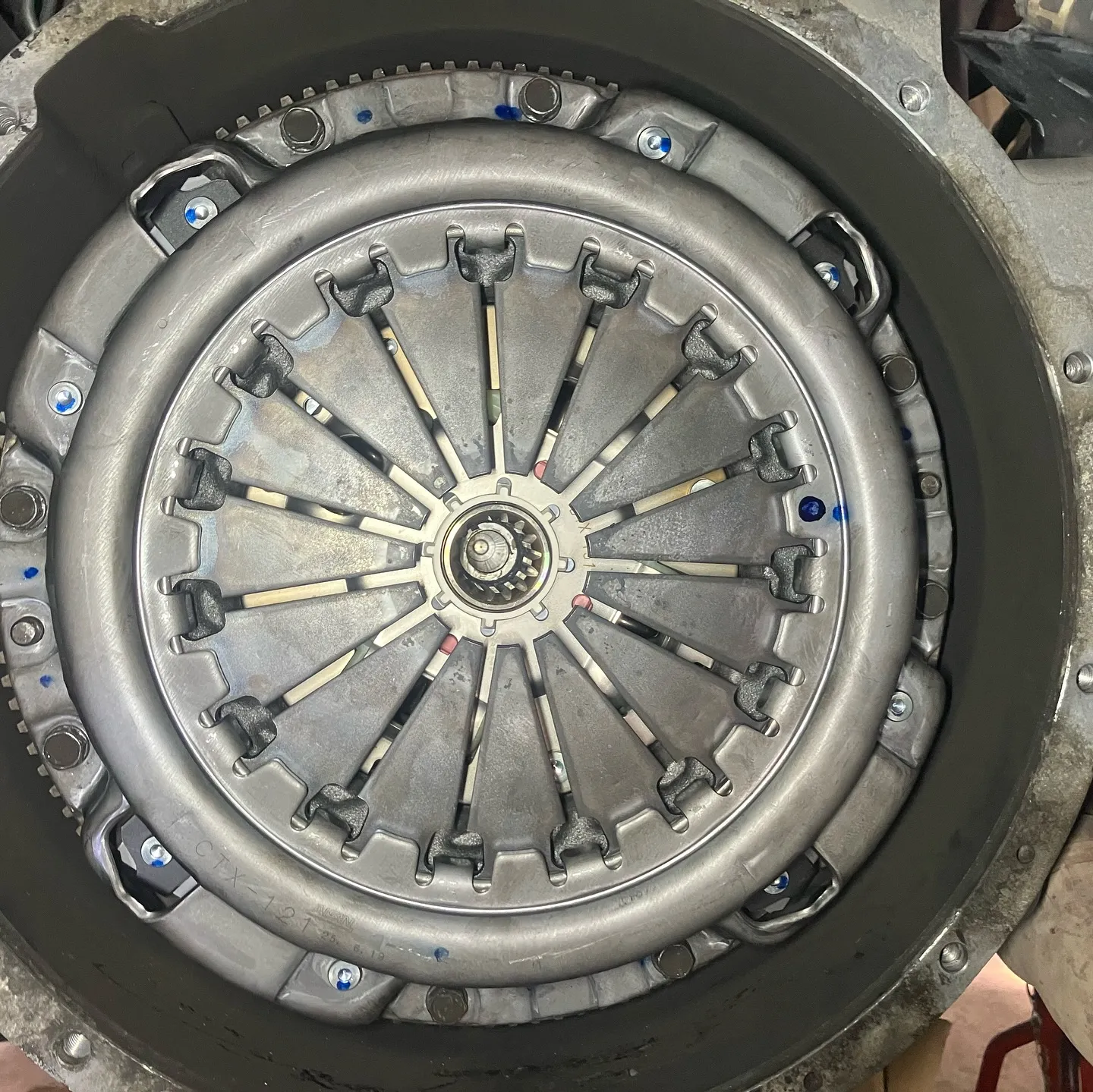 トラックのクラッチ交換を行いました！